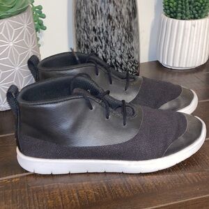 3/$60 UGG Seaway Chukka Black & White Kids Sneakers Size 4